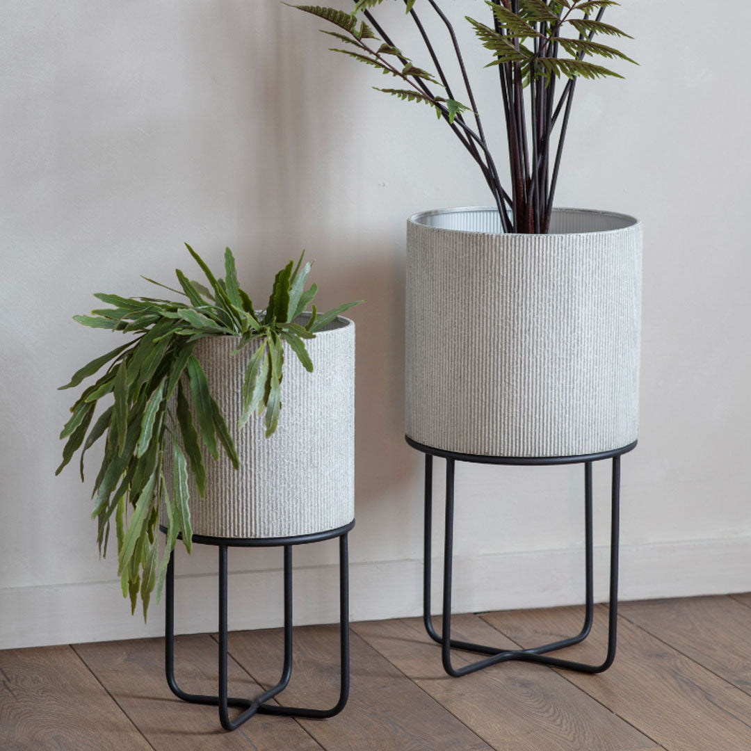 Set of 2 Eda Metal Planters Set of 2 Eda Metal Planters