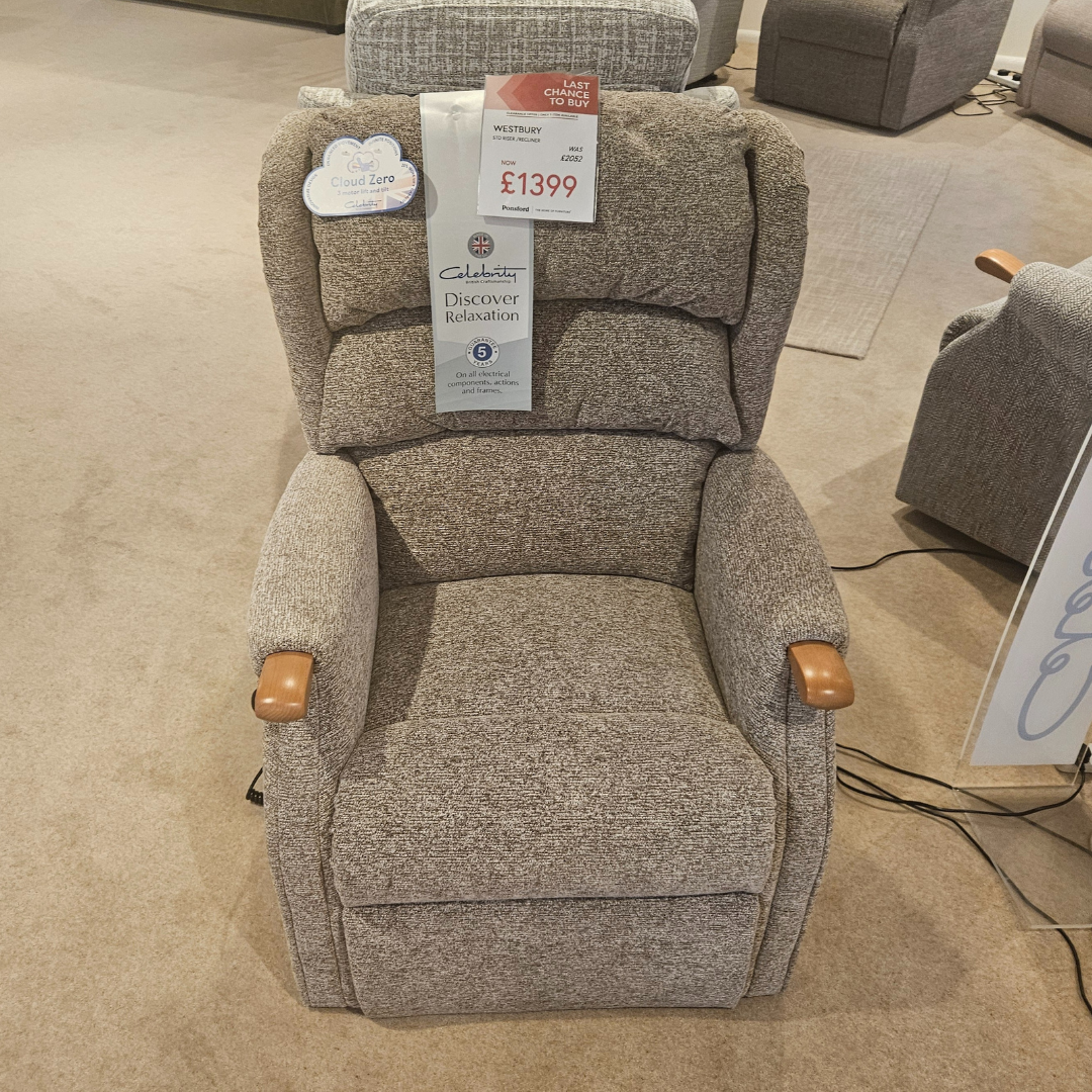 Celebrity WESTBURY Standard Riser & Recliner
