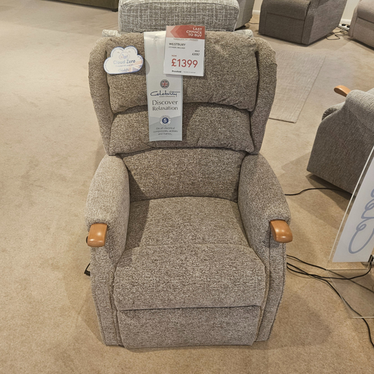 Celebrity WESTBURY Standard Riser & Recliner