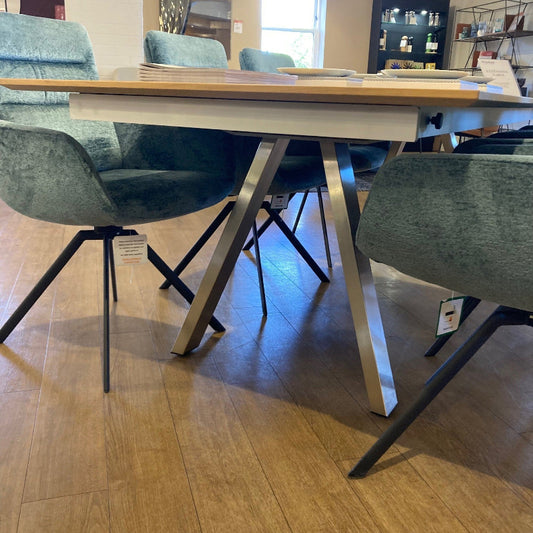 Venjakob KLU Extending Dining Table