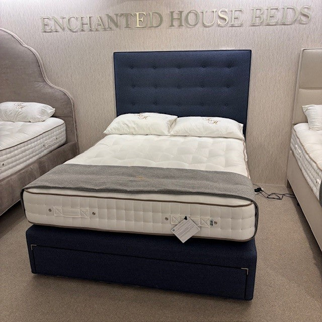 Enchanted House LUSTLEIGH 150cm Divan Set with Headboard