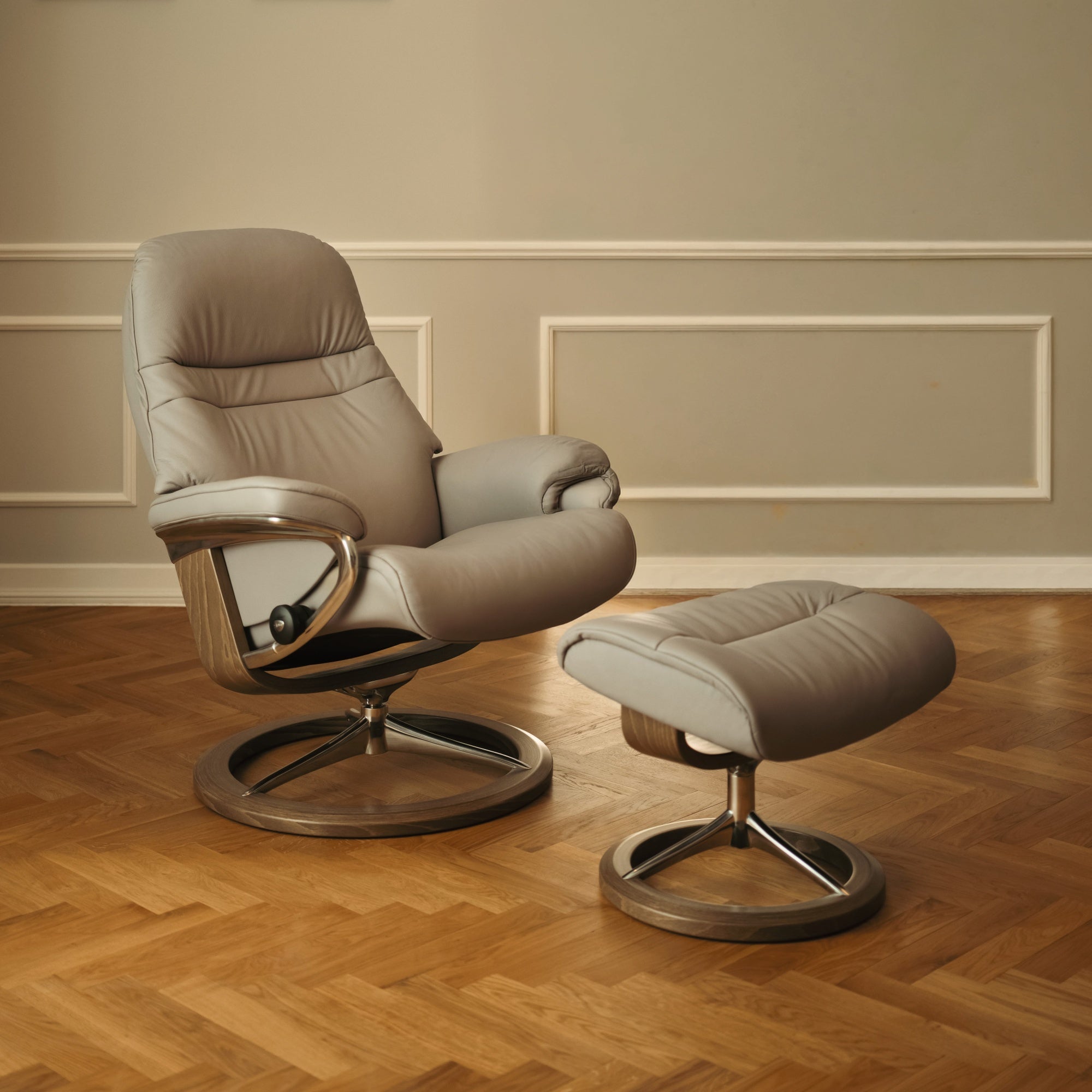 IN-STOCK | Stressless SUNRISE Medium Chair and Stool | Mushroom Paloma Leather