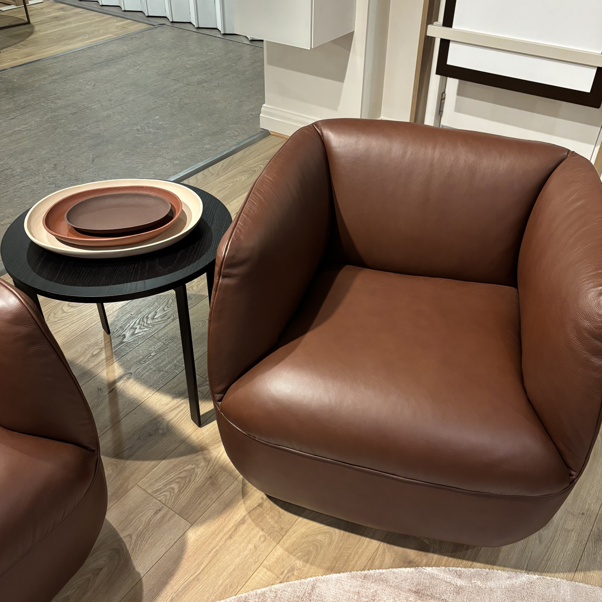 Natuzzi Editions WALLY Leather Swivel Chair 1