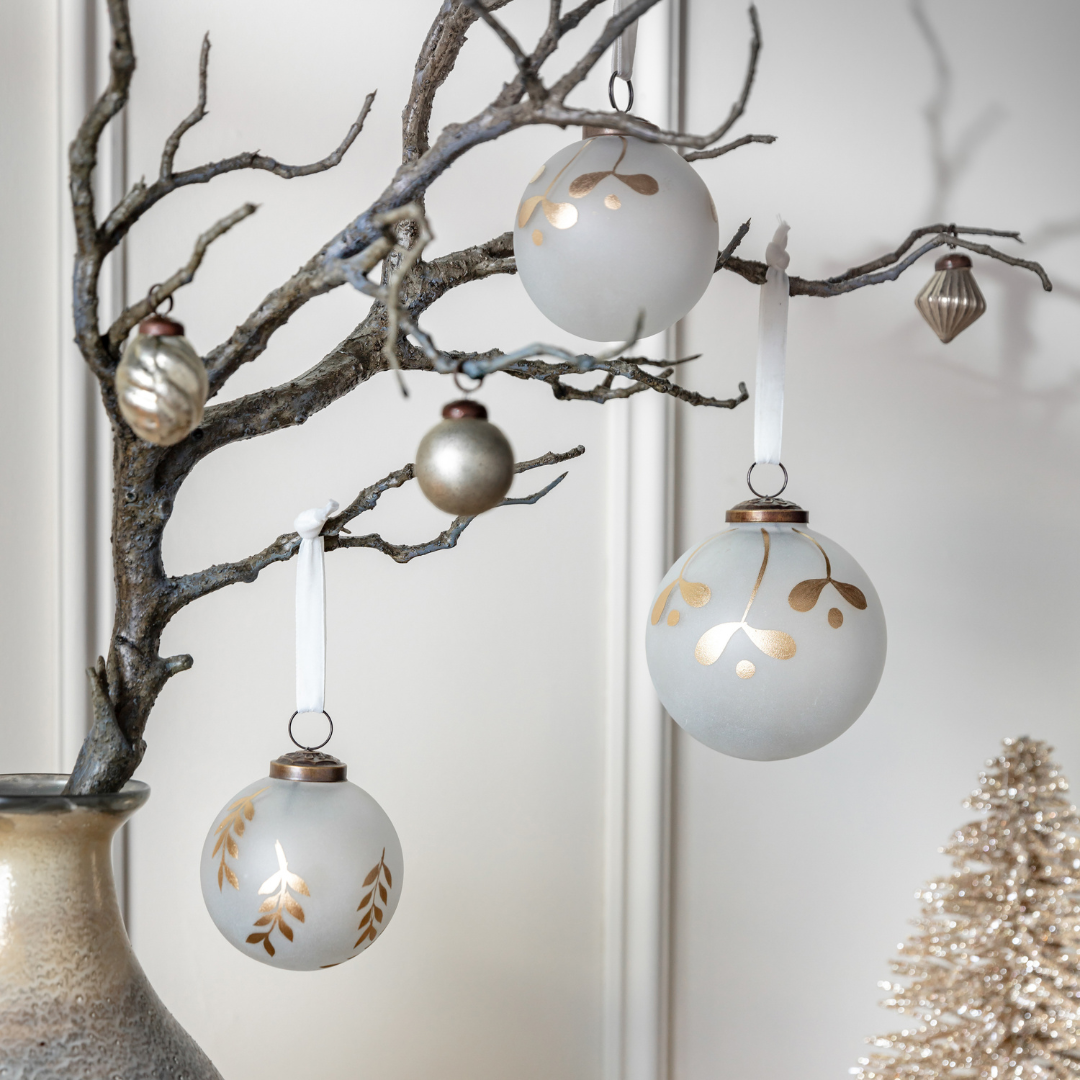 Mistel White Gold Baubles - Set of 4