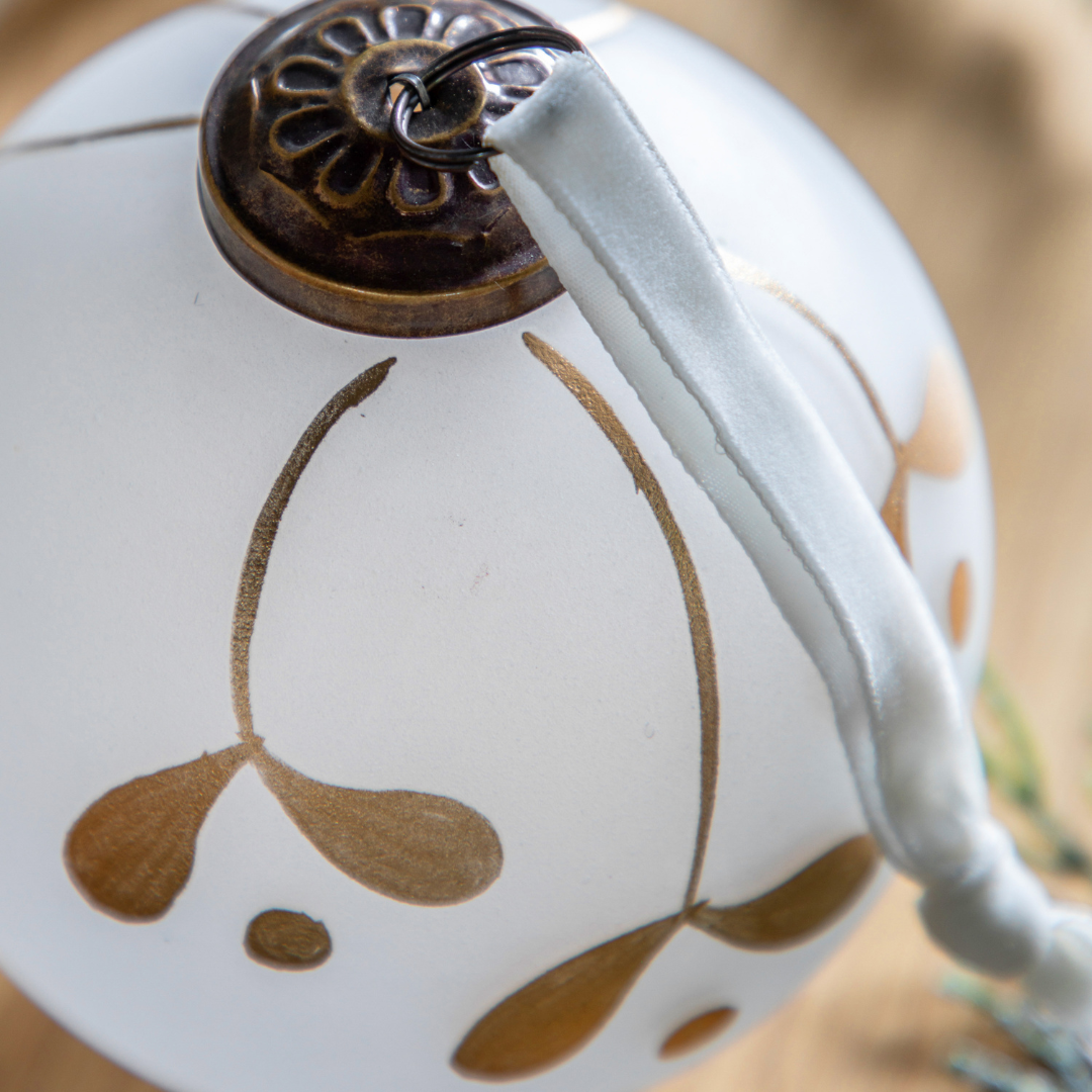 Mistel White Gold Baubles - Set of 4