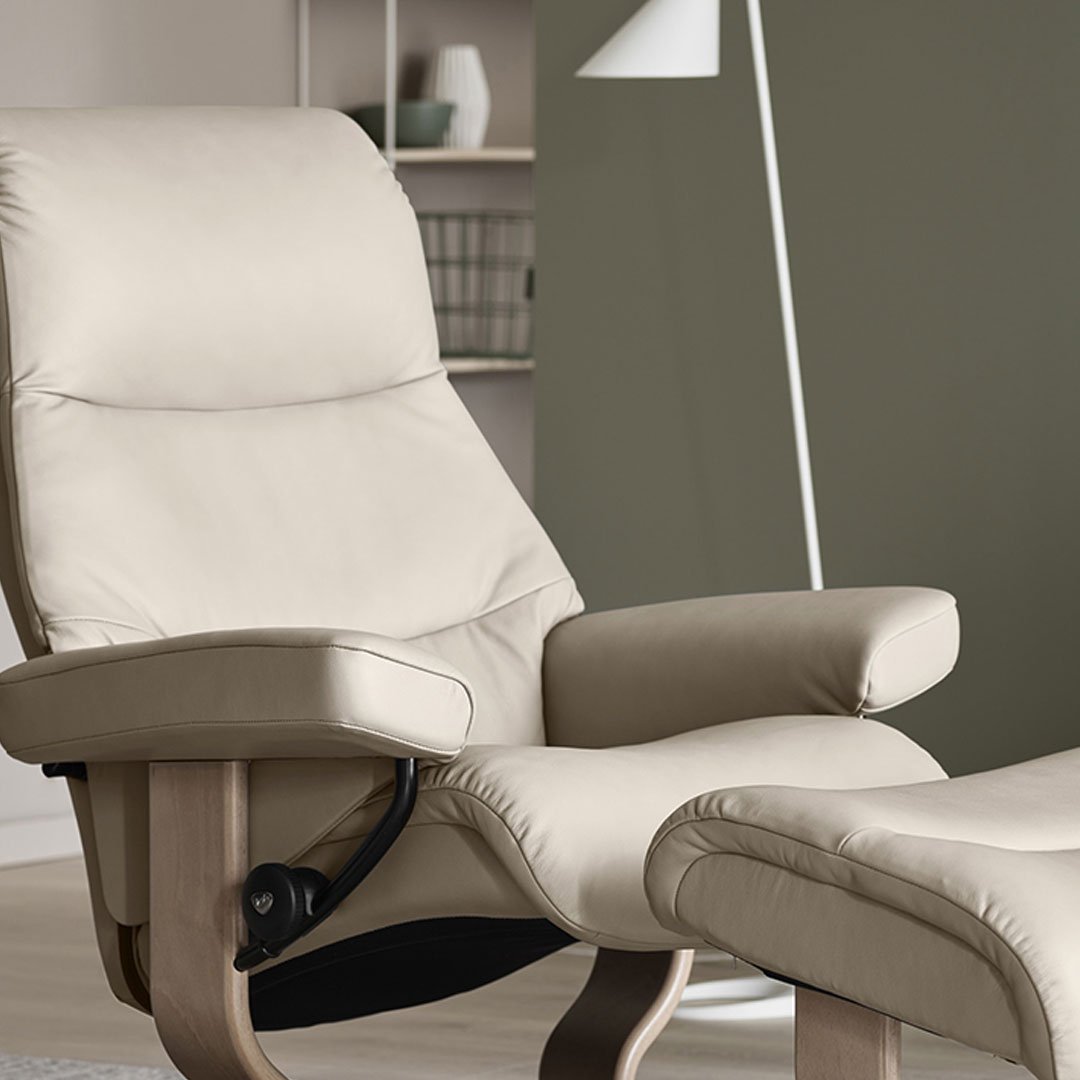 Stressless View Classic Leather Chair & Footstool (S)
